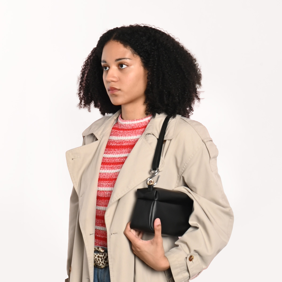 PORTRAIT-SITE_NOIR_ÉPAULE