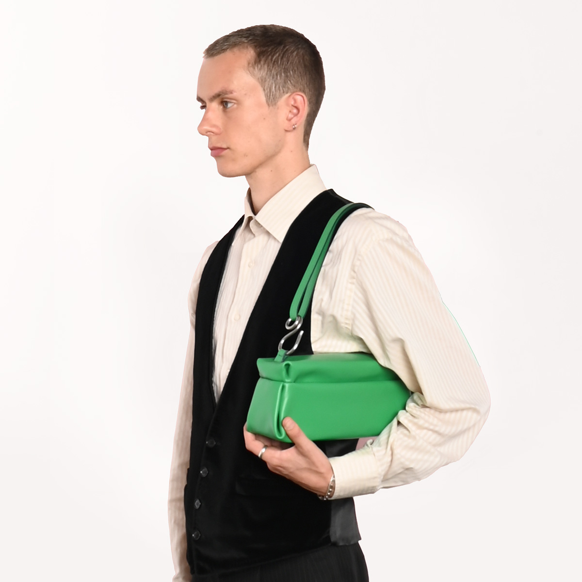 PORTRAIT-SITE_VERT_ÉPAULE